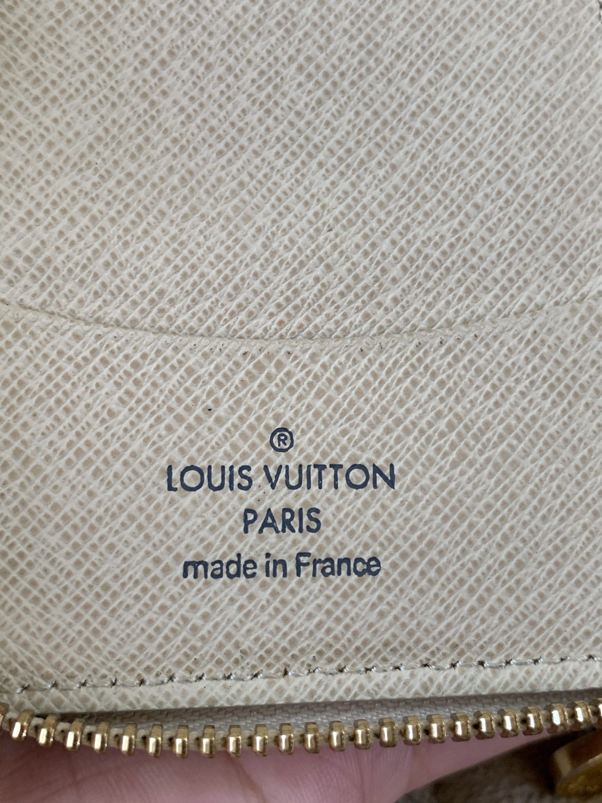Louis Vuitton Zippy damier azur wallet Beige Eggshell Leather ref.88779 -  Joli Closet