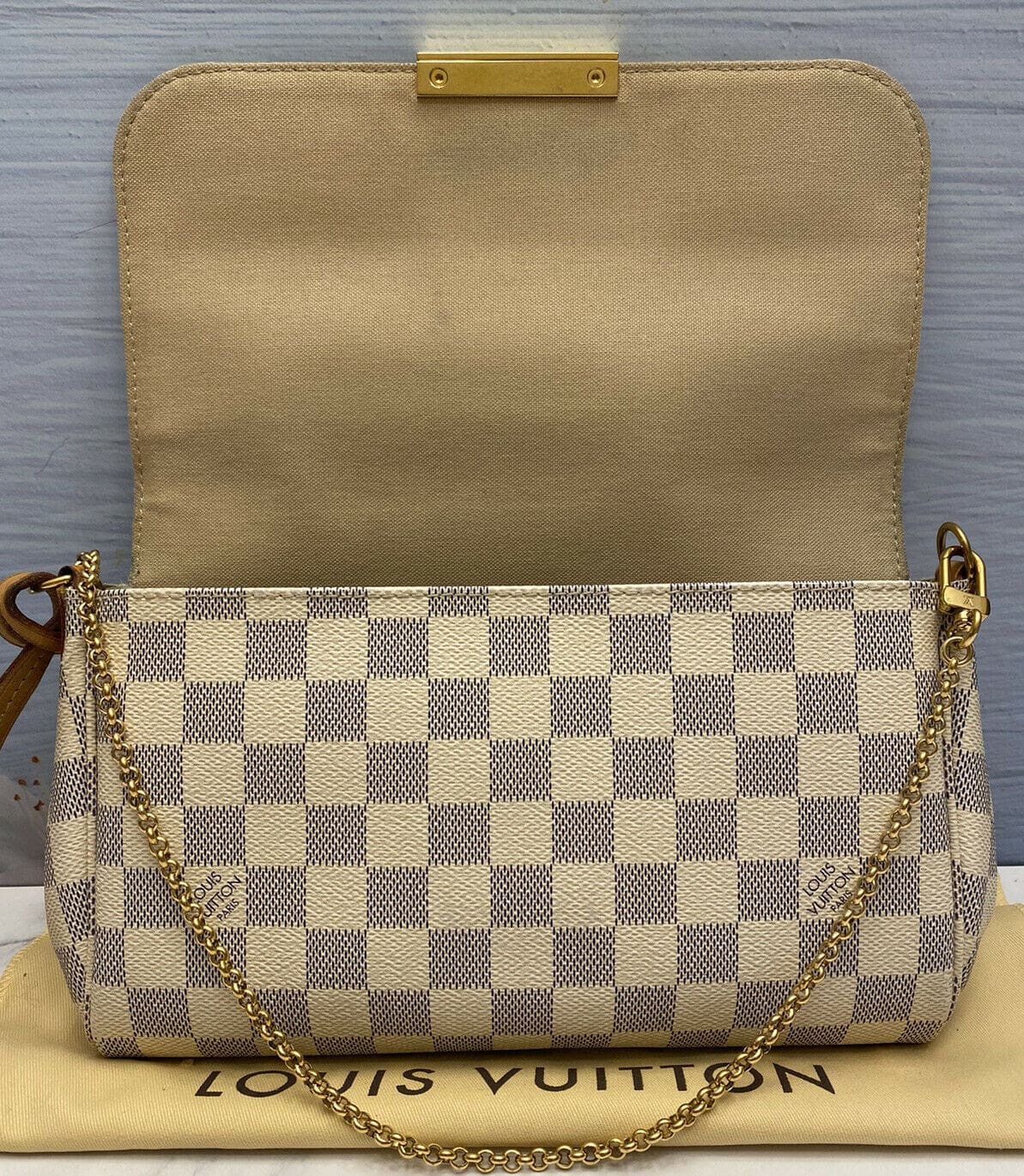 Louis Vuitton Favorite MM Damier Azur Clutch Crossbody (DU5105