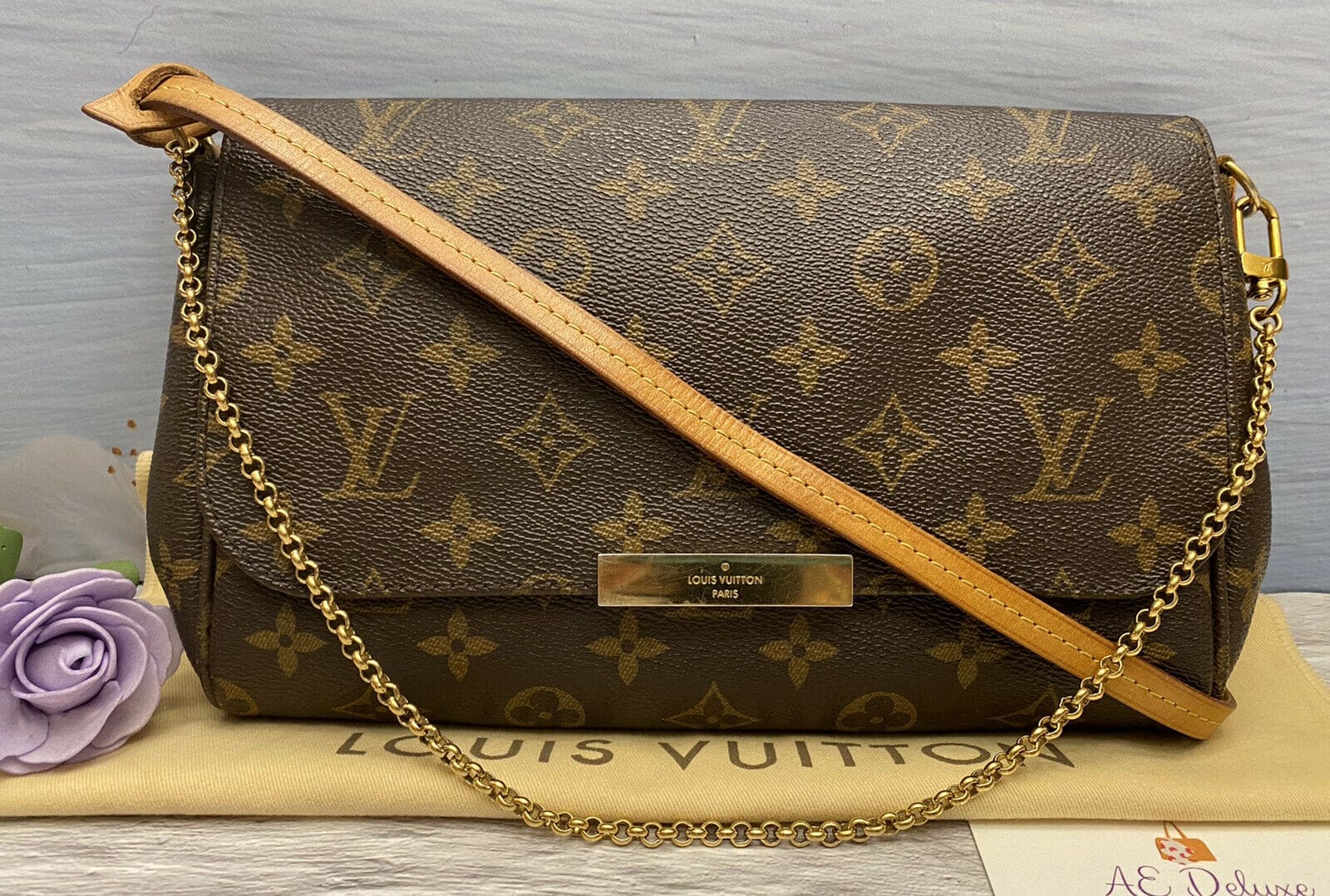 Louis Vuitton favorite MM monogram canvas crossbody with gold chain rare 