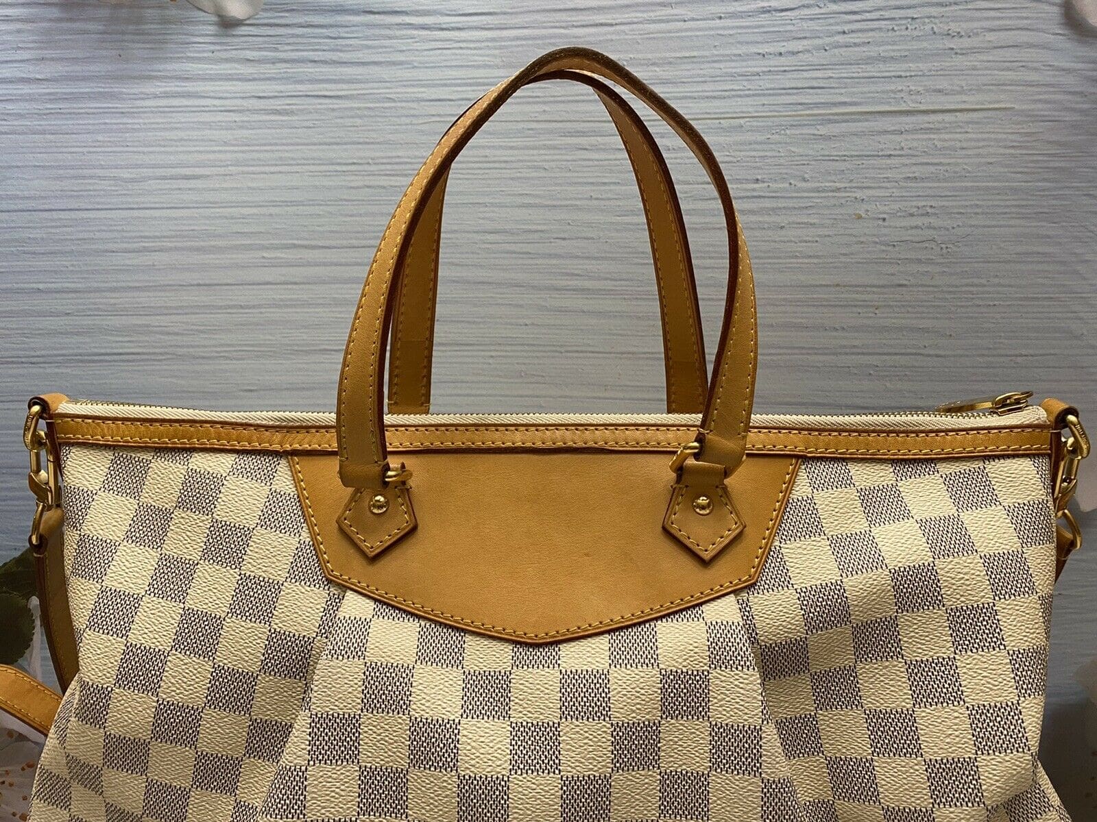Louis Vuitton Alma Handbag 383681