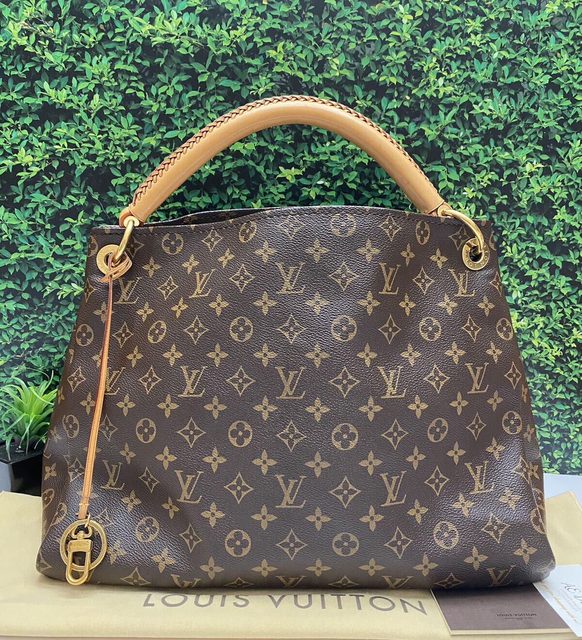 Louis Vuitton, Bags, Discontinued Louis Vuitton Artsy Mm Brand Newget It  Before Its Gone