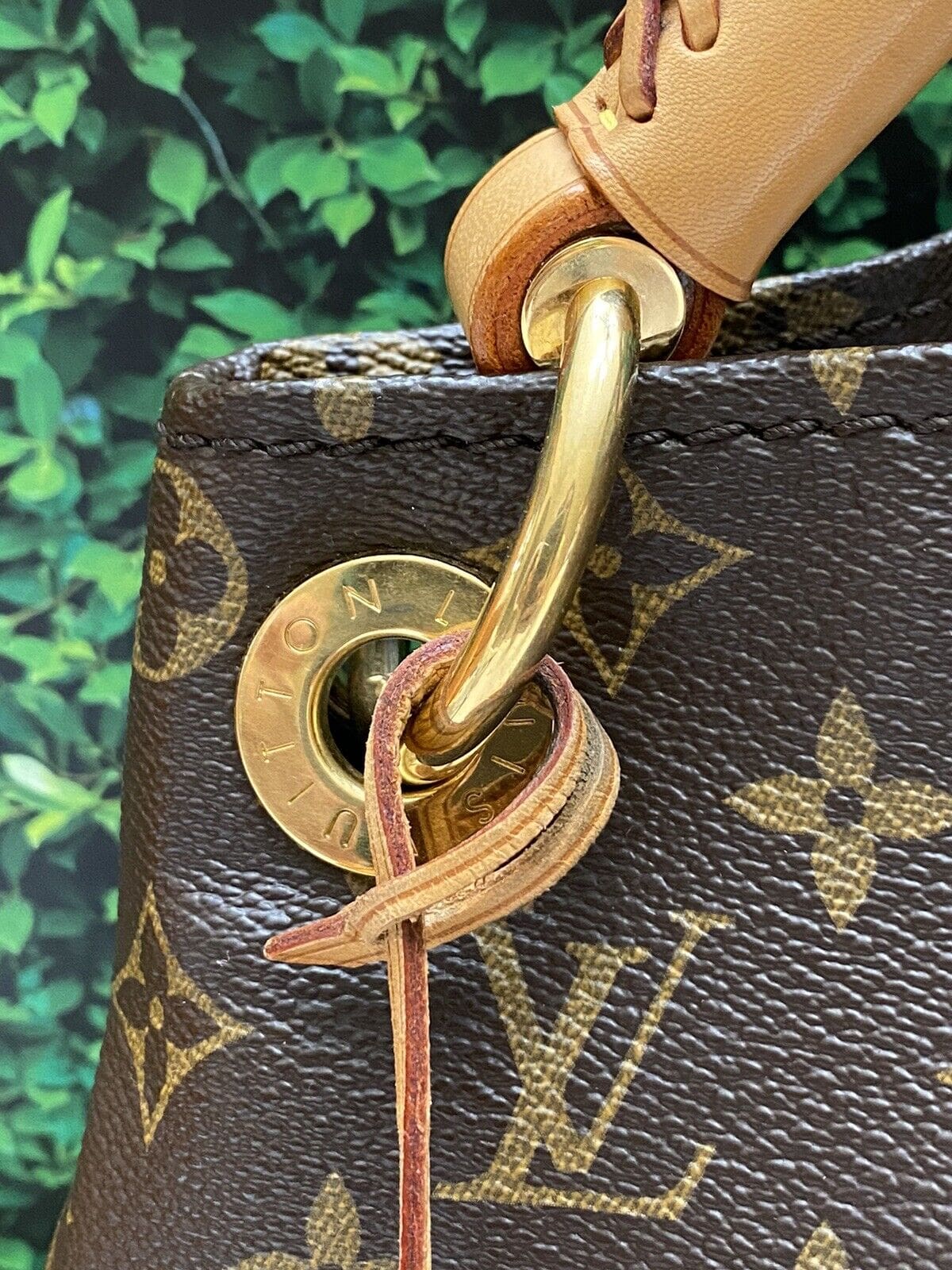 Louis Vuitton Artsy MM Monogram Shoulder Bag Tote Purse (CA0191) - Reetzy
