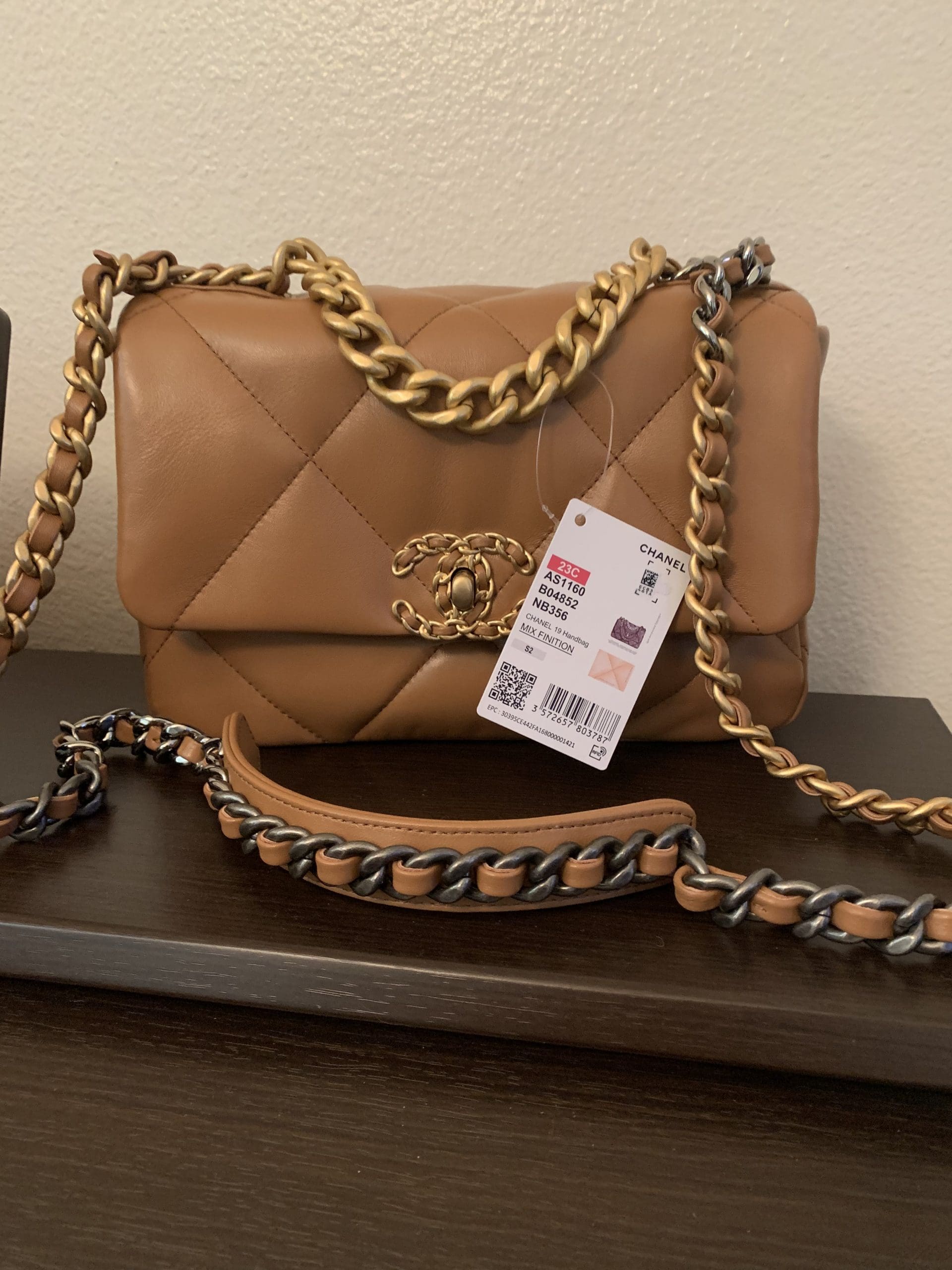 Chanel - Maxi 19 - Shoulder bag - Catawiki