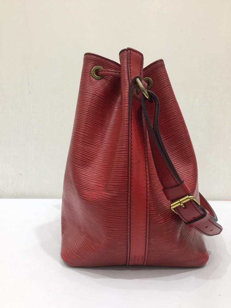 LOUIS VUITTON Vintage Neo Noe Rouge Red Epi Leather Shoulder Bag 1991 -  Reetzy