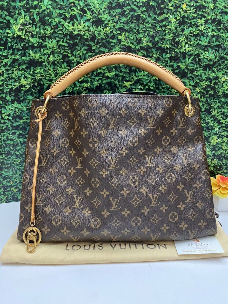 Louis Vuitton Flandrin Monogram / Taupe Glace - DOL2183 - Reetzy