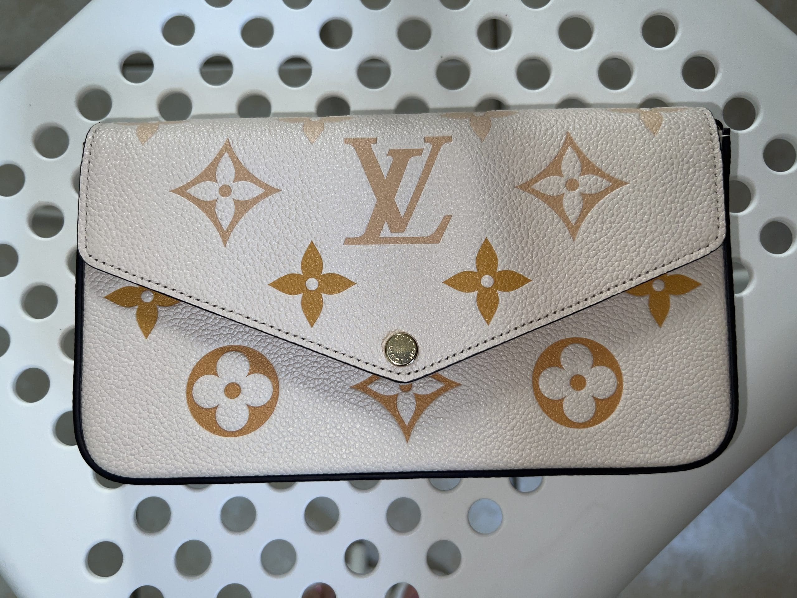 Louis Vuitton Pallas Clutch Crossbody Saffron Empreinte Leather Monogram  HandBag